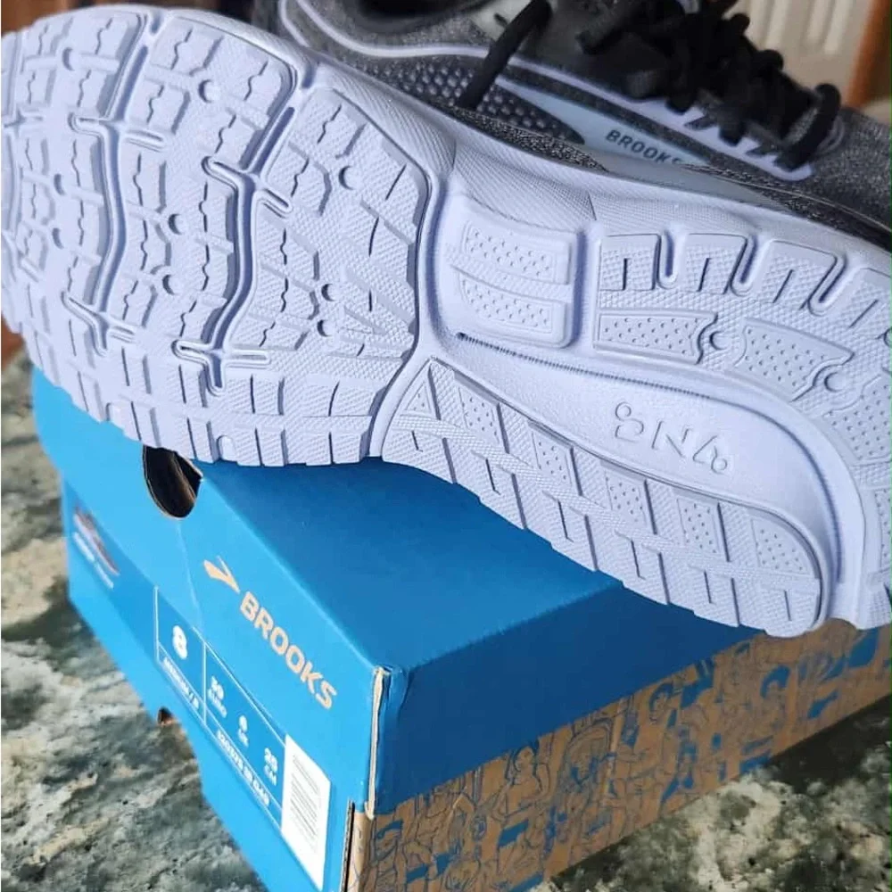 Brooks Sneakers - Picture 3 of 4